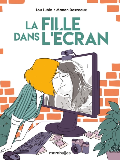 La fille dans l'écran