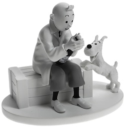 Tintin Figurine résine #209 N/B - Tintin prisonnier sur le Karaboudjan ouvre une boîte de crabe